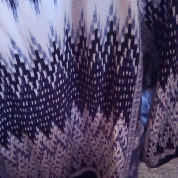 Fig and Flower Navy and Cream Paisley Blouse - Picture 13 of 13